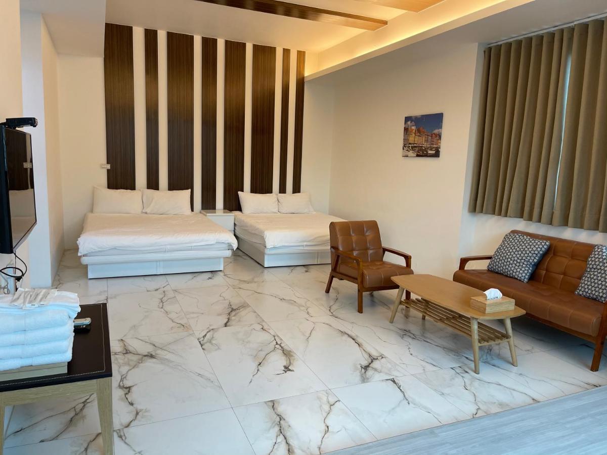 Fun Holiday Family Hostel Tainan Eksteriør billede