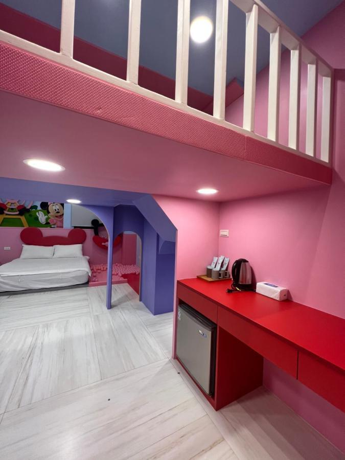 Fun Holiday Family Hostel Tainan Eksteriør billede