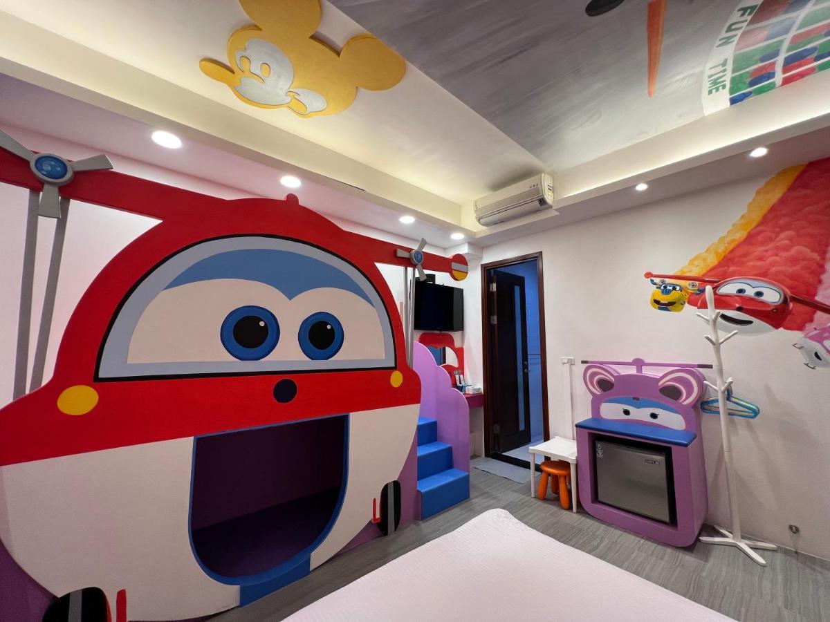 Fun Holiday Family Hostel Tainan Eksteriør billede
