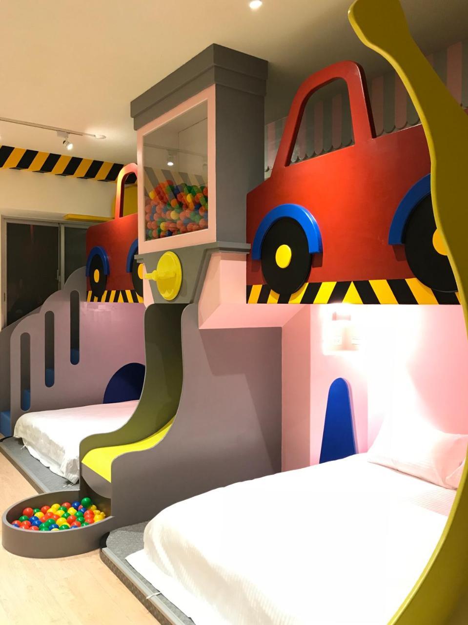 Fun Holiday Family Hostel Tainan Eksteriør billede