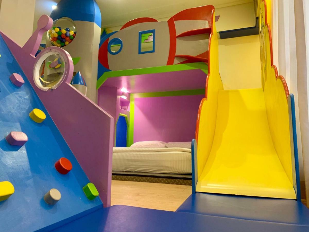 Fun Holiday Family Hostel Tainan Eksteriør billede