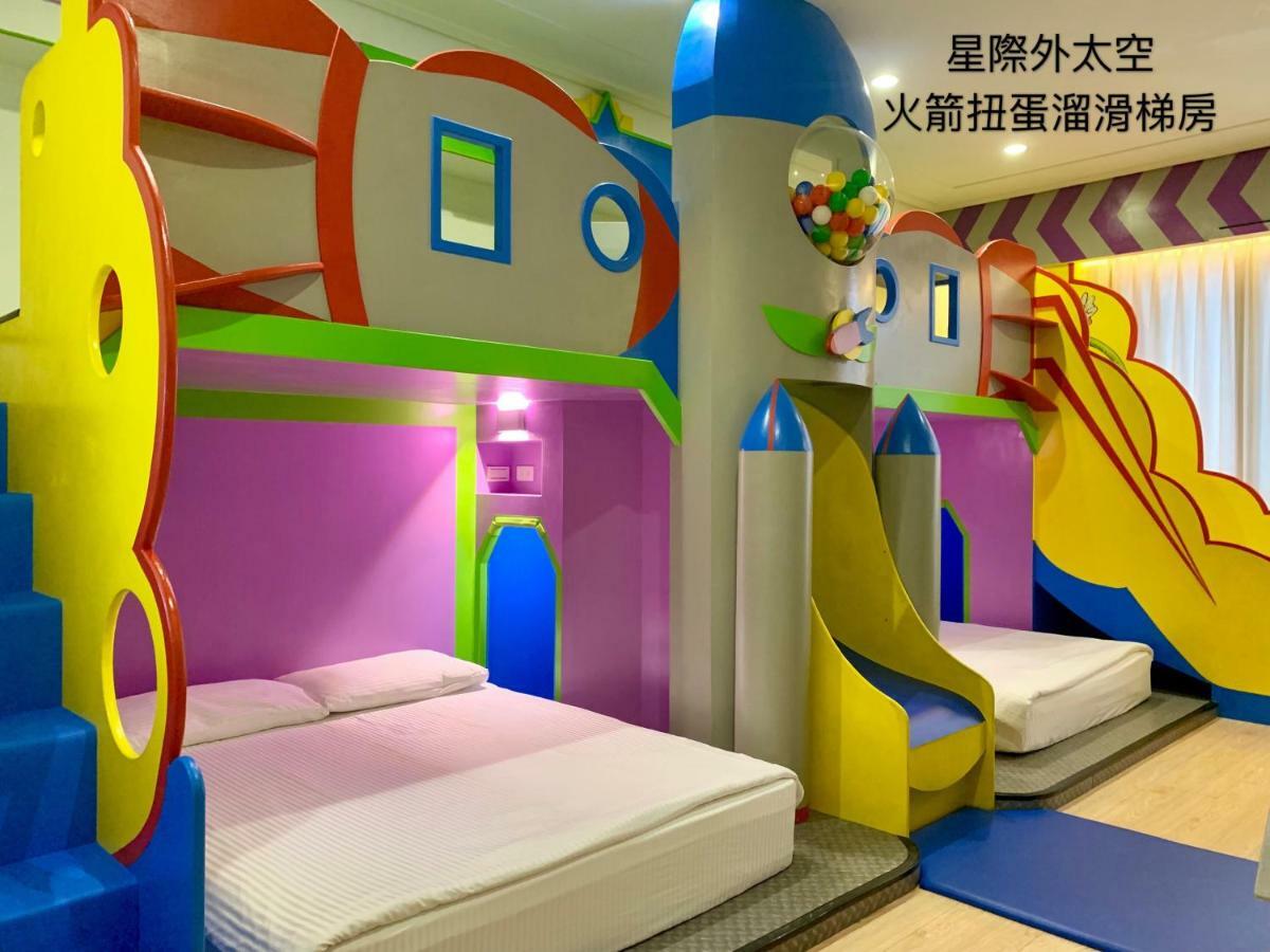 Fun Holiday Family Hostel Tainan Eksteriør billede
